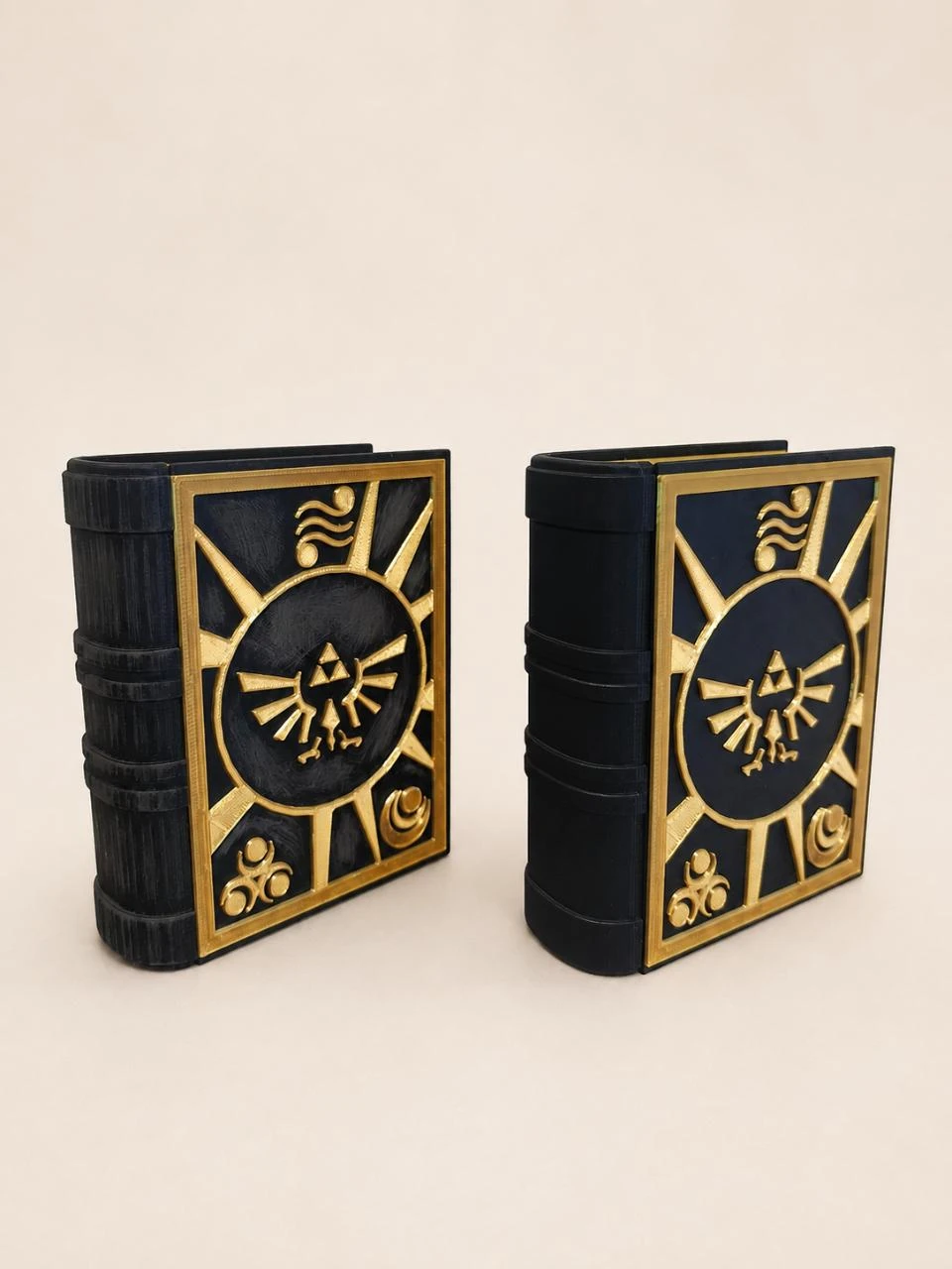 Boîte livre Zelda noire et dorée
